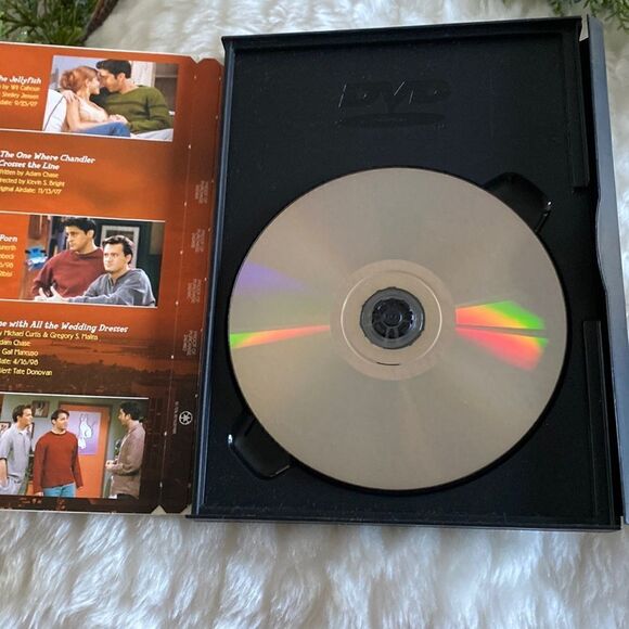 Friends DVD Season 4 has 5 Episodes - Picture 4 of 4
